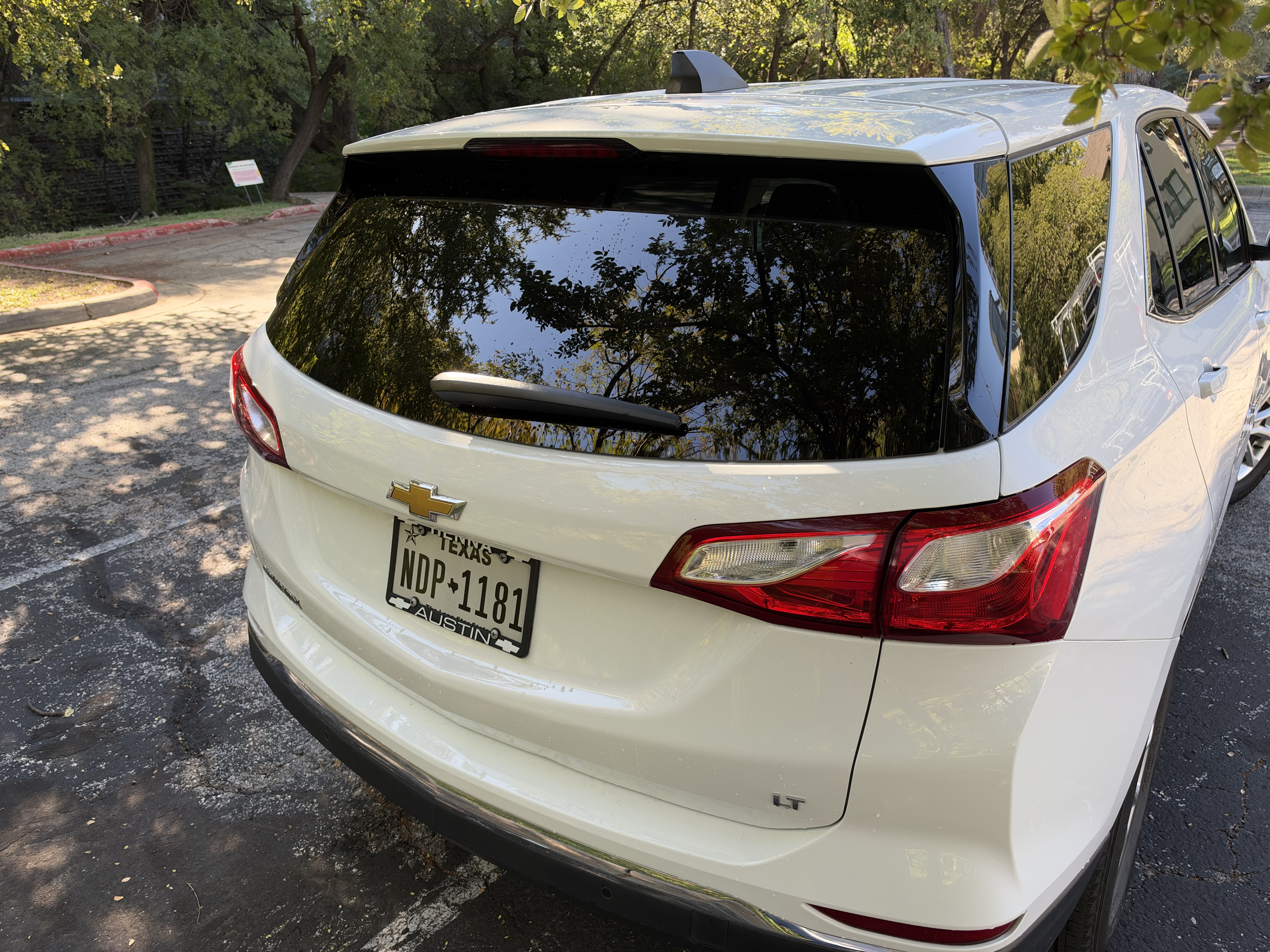 Used 2020 Chevrolet Equinox LT FWD image 2