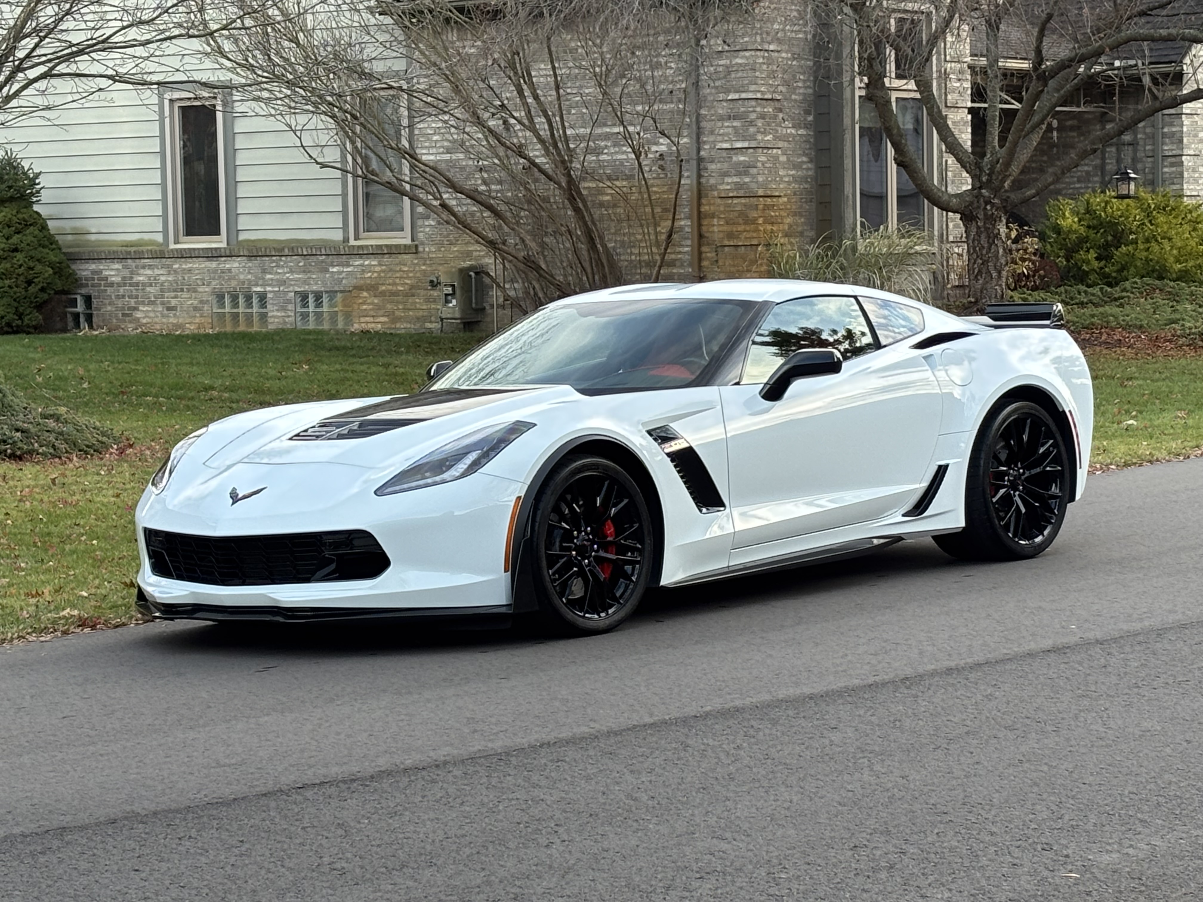 Used 2019 Chevrolet Corvette Z06 RWD image 2