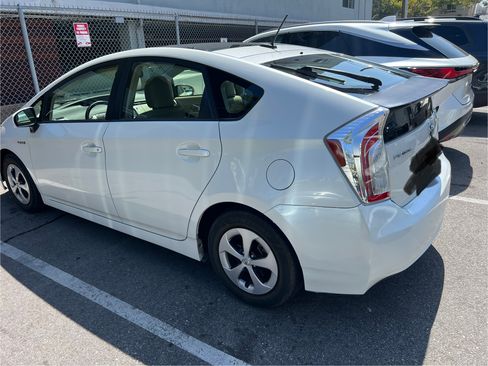 Used 2015 Toyota Prius Four w/ Deluxe Solar Roof Package FWD image 2