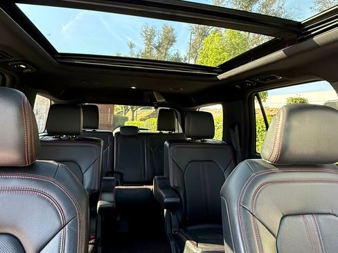 Used 2022 Ford Expedition Limited image 9