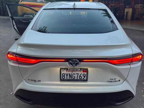 Used 2021 Toyota Mirai w/ Advanced Technology Package image 4