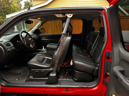 Used 2011 GMC Sierra 1500 SLT w/ Max Trailering Pack image 8