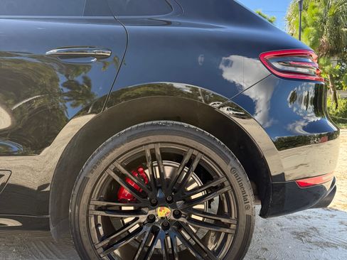 Used 2018 Porsche Macan Turbo image 8