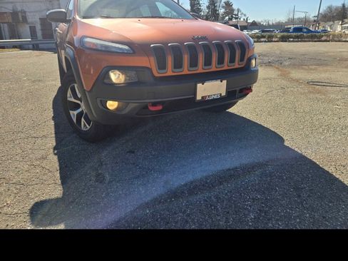 Used 2014 Jeep Cherokee Trailhawk w/ Comfort/Convenience Group AWD/4WD image 2