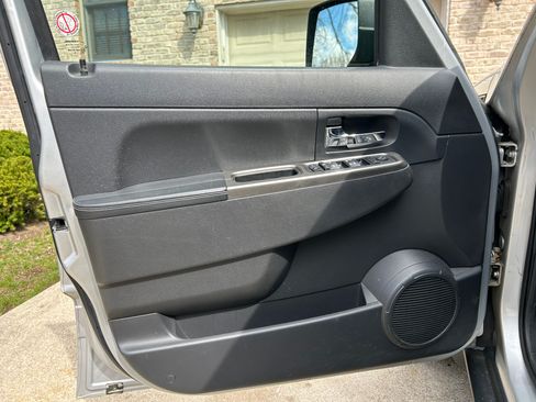 Used 2012 Jeep Liberty Limited image 17