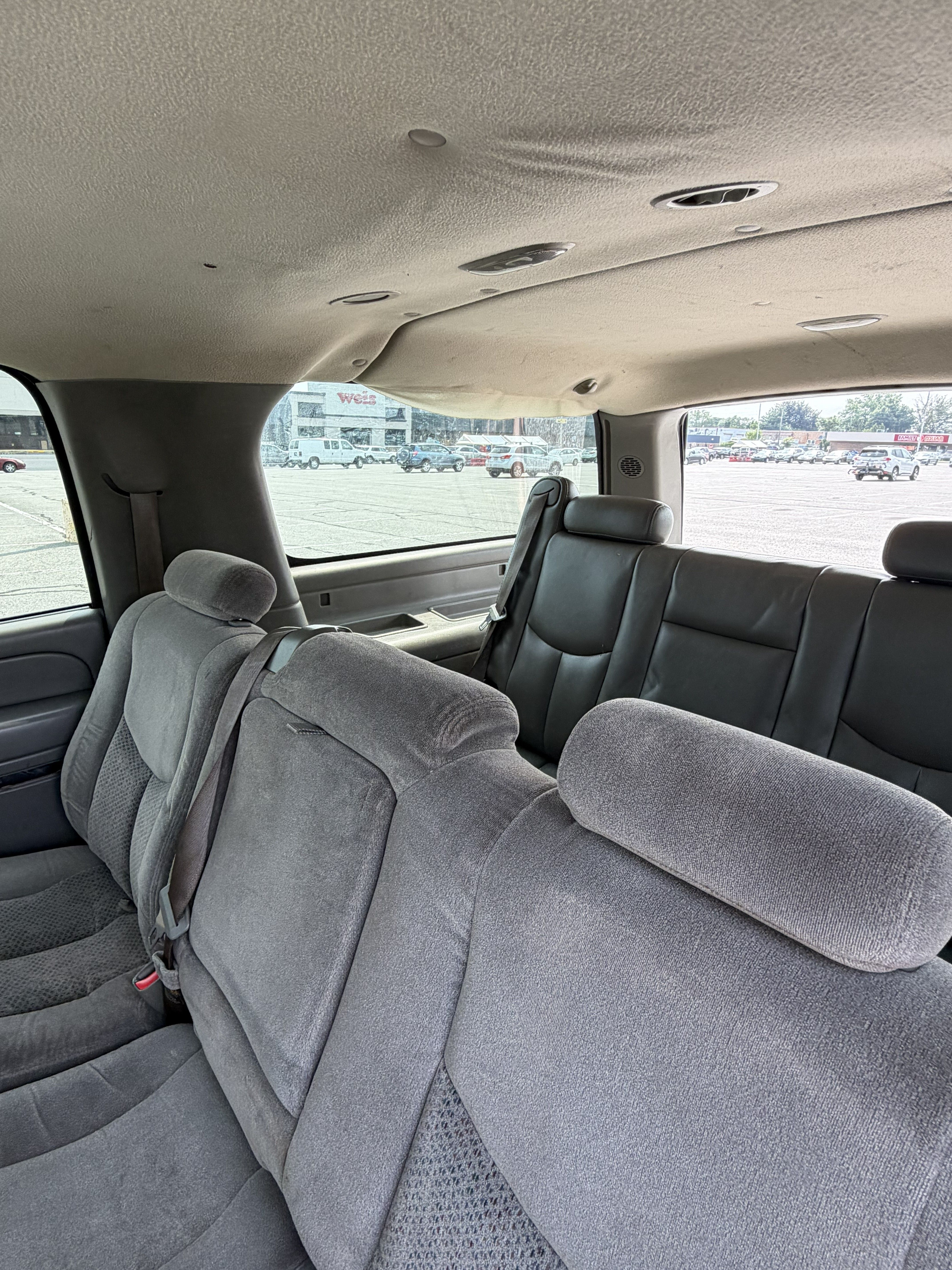 Used 2004 Chevrolet Suburban LS w/ Preferred Equipment Group AWD/4WD image 9