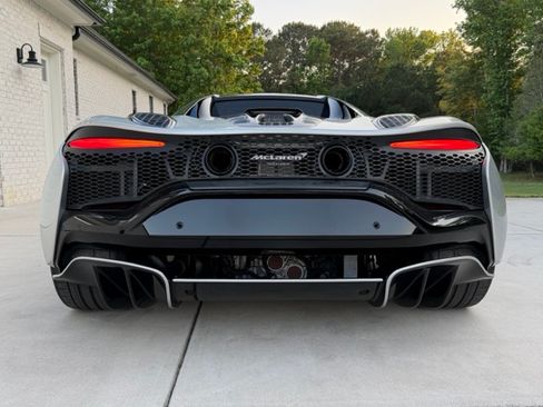 Used 2025 McLaren Artura Spider RWD image 17