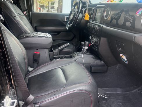 Used 2020 Jeep Gladiator Overland image 6