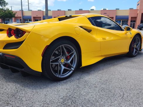 Used 2021 Ferrari F8 Tributo image 16