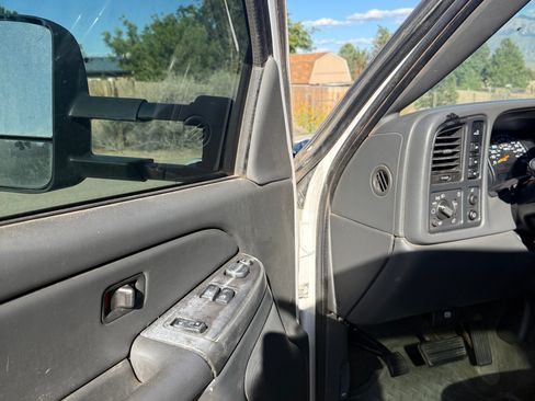 Used 2004 GMC Sierra 2500 SLE w/ Heavy-Duty Power Package image 13