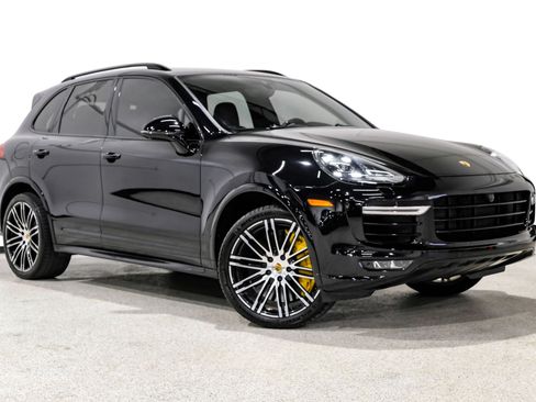 Used 2016 Porsche Cayenne Turbo S image 13
