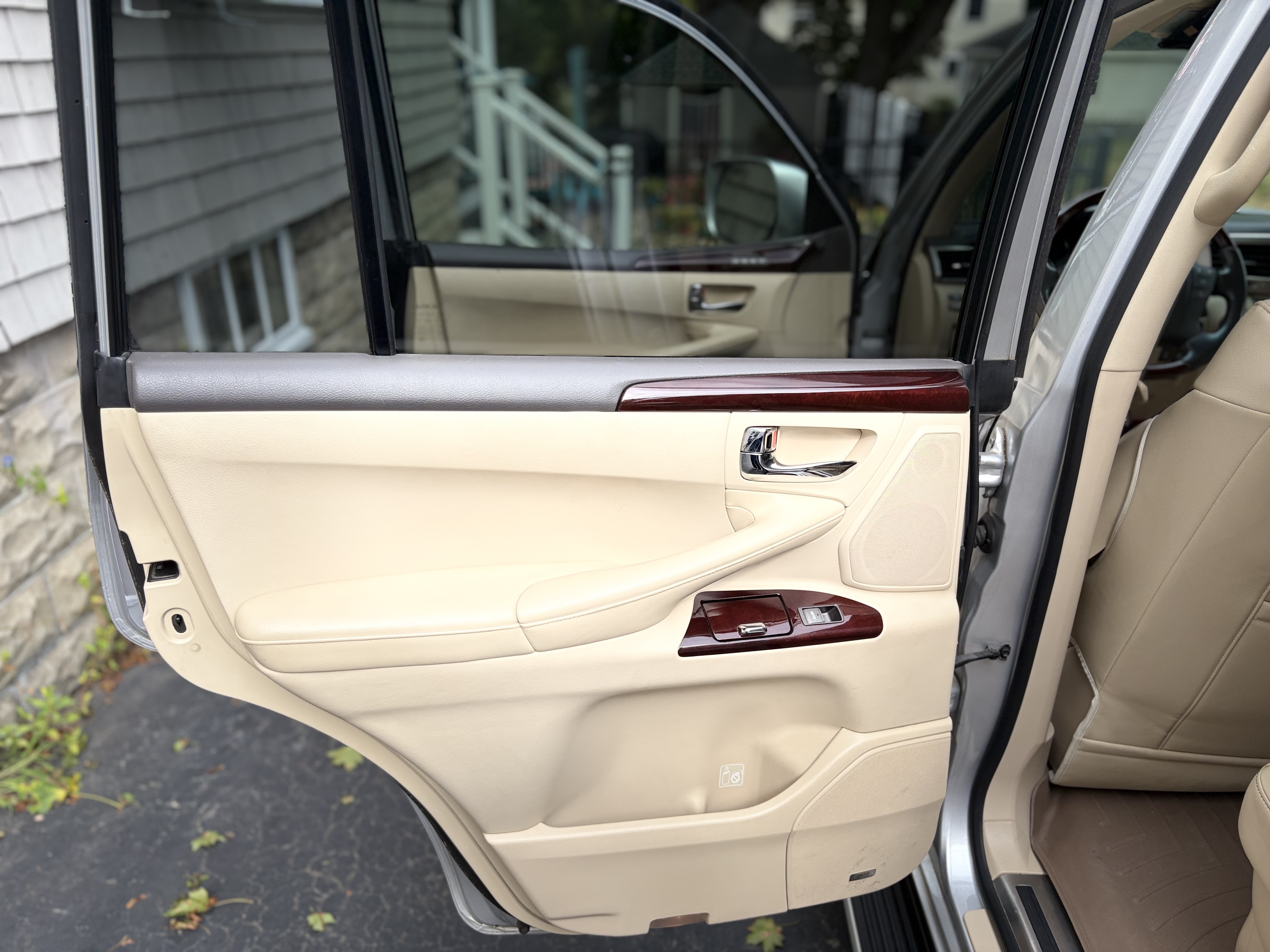 Used 2013 Lexus LX 570 4WD w/ Luxury Pkg image 13