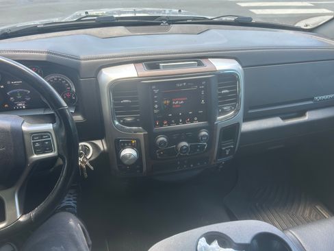 Used 2019 RAM 1500 Laramie AWD/4WD image 17