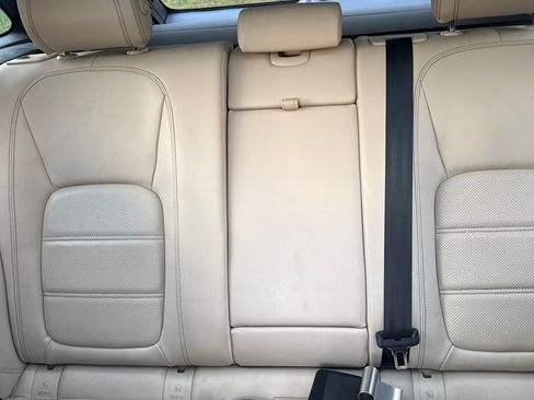 Used 2017 Jaguar F-PACE Prestige image 16