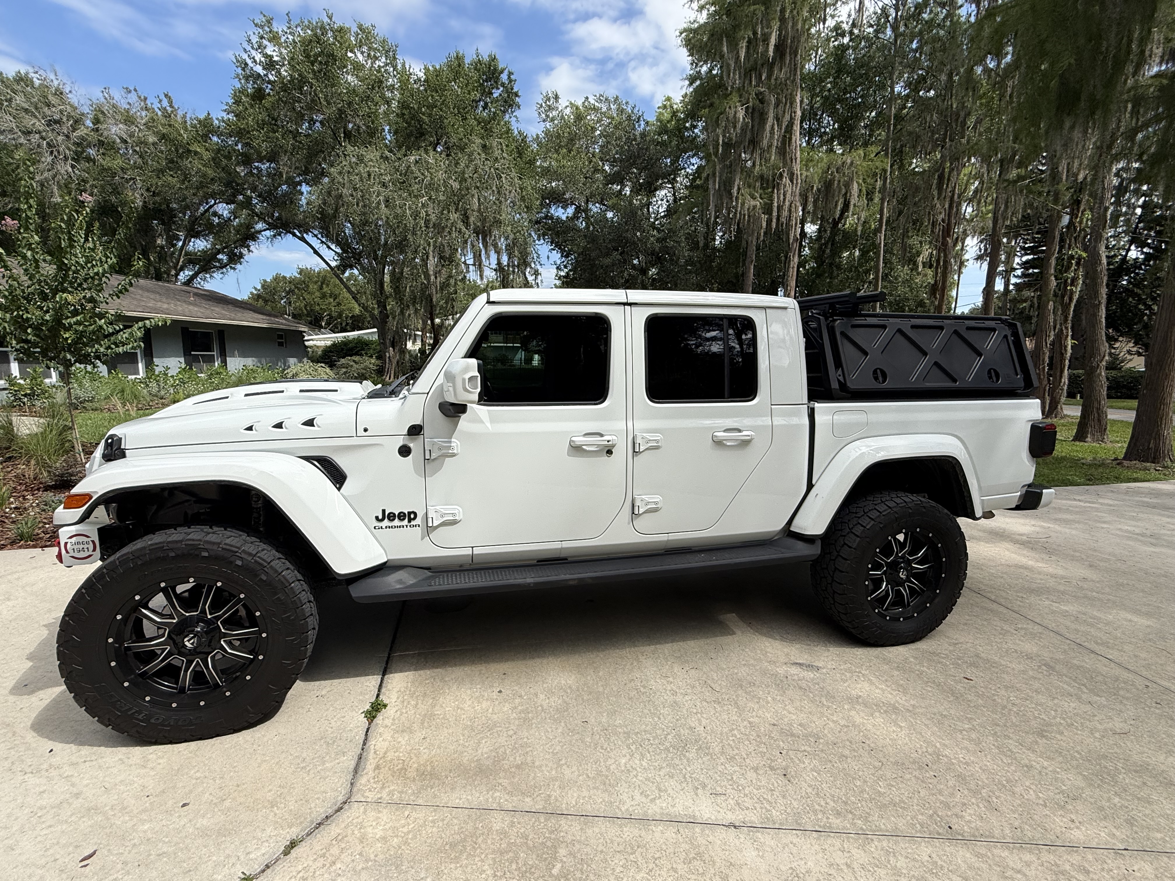 Used 2022 Jeep Gladiator Overland AWD/4WD image 8