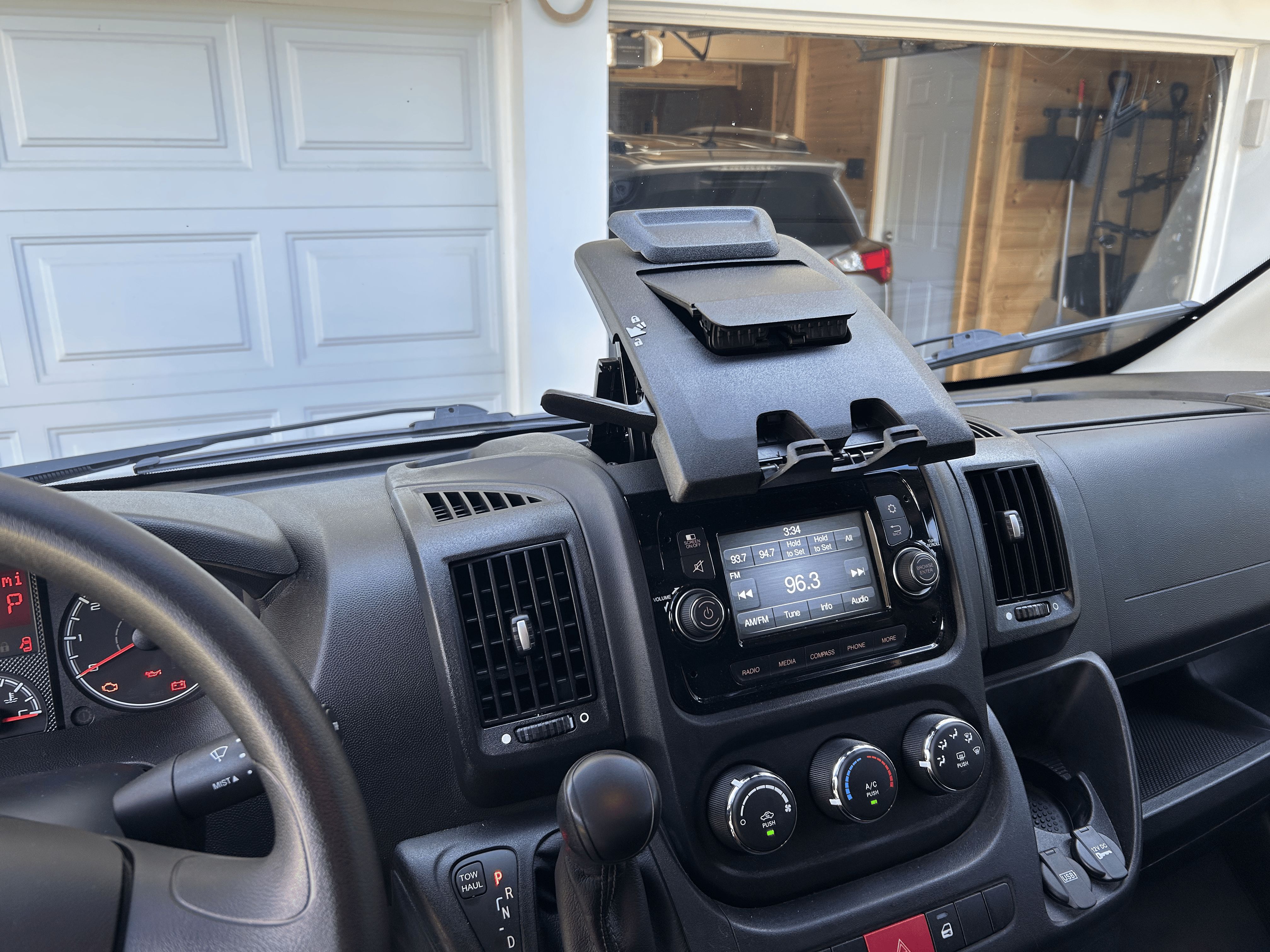 Used 2018 RAM ProMaster 2500 w/ Premium Appearance Group FWD image 5