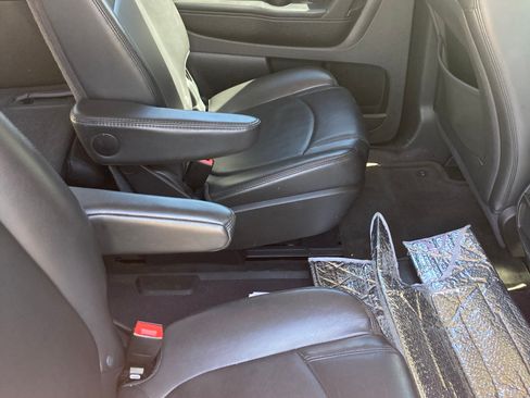Used 2011 Chevrolet Traverse LT w/ Personal Connectivity Package FWD image 10