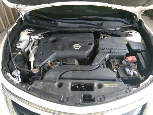 Used 2014 Nissan Altima 2.5 SV FWD image 2