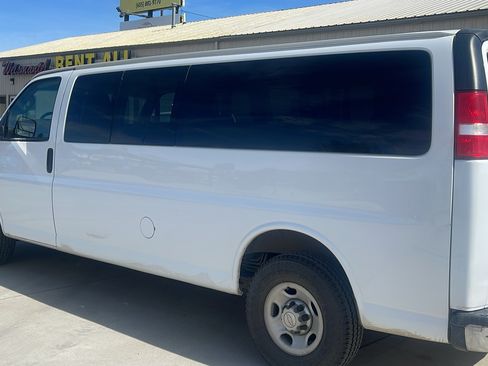 Used 2017 Chevrolet Express 3500 LT w/ LT Preferred Equipment Group image 4