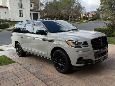 Used 2022 Lincoln Navigator L Black Label image 5