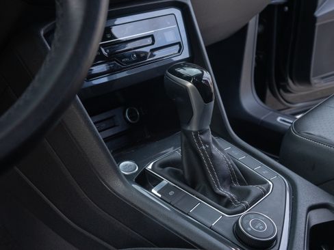 Used 2022 Volkswagen Tiguan SE R-Line image 14