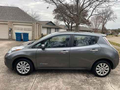 Used 2017 Nissan Leaf S image 8