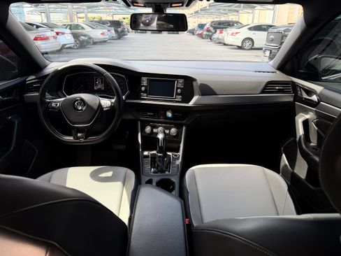 Used 2021 Volkswagen Jetta R-Line image 9