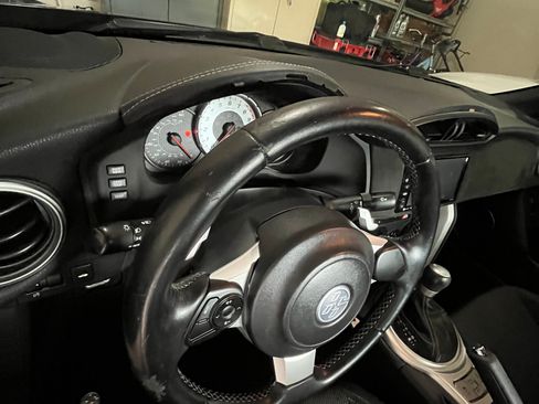 Used 2017 Toyota 86 RWD image 19