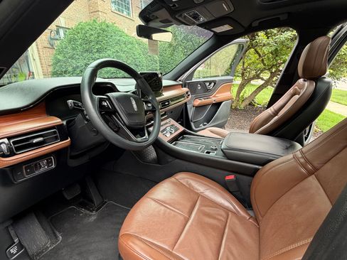 Used 2020 Lincoln Aviator Reserve w/ Elements Package Plus AWD/4WD image 13