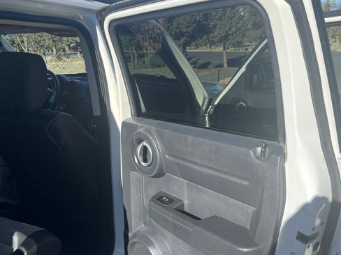 Used 2007 Dodge Nitro SXT image 18