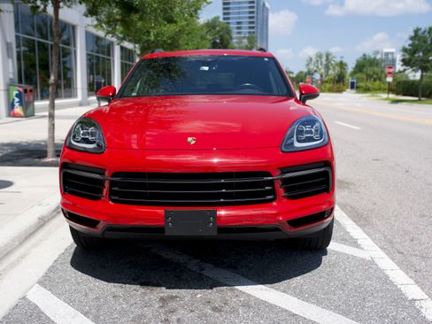 Used 2021 Porsche Cayenne w/ Premium Package AWD/4WD image 1