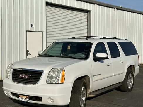Used 2007 GMC Yukon XL SLT w/ SLT Preferred Equipment Group image 1