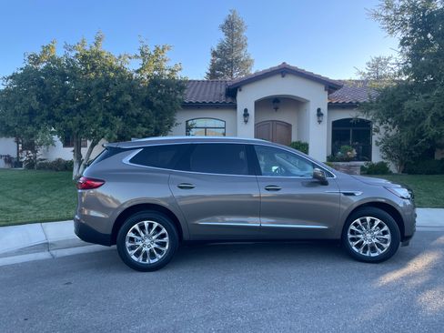 Used 2020 Buick Enclave Essence w/ Sound and Sites Package FWD image 2