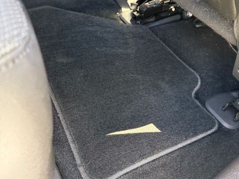 Used 2011 Lincoln MKX 2WD w/ Wood Pkg image 12