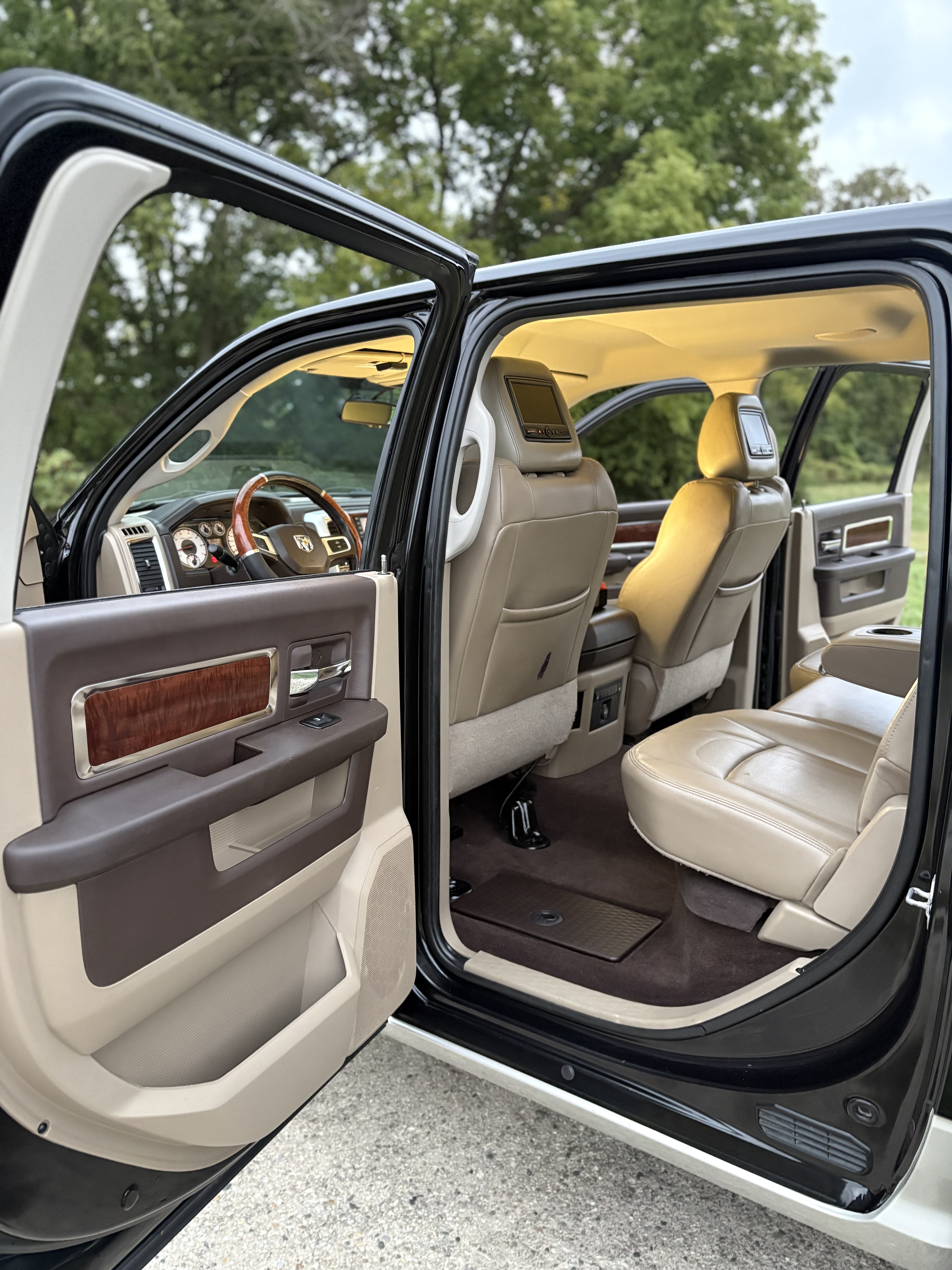 Used 2010 Dodge Ram 1500 Truck Laramie w/ Protection Group AWD/4WD image 15