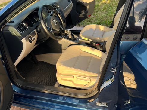 Used 2016 Volkswagen Jetta SE image 6