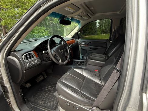 Used 2011 Chevrolet Silverado 1500 LTZ w/ Chrome Essentials Package AWD/4WD image 10