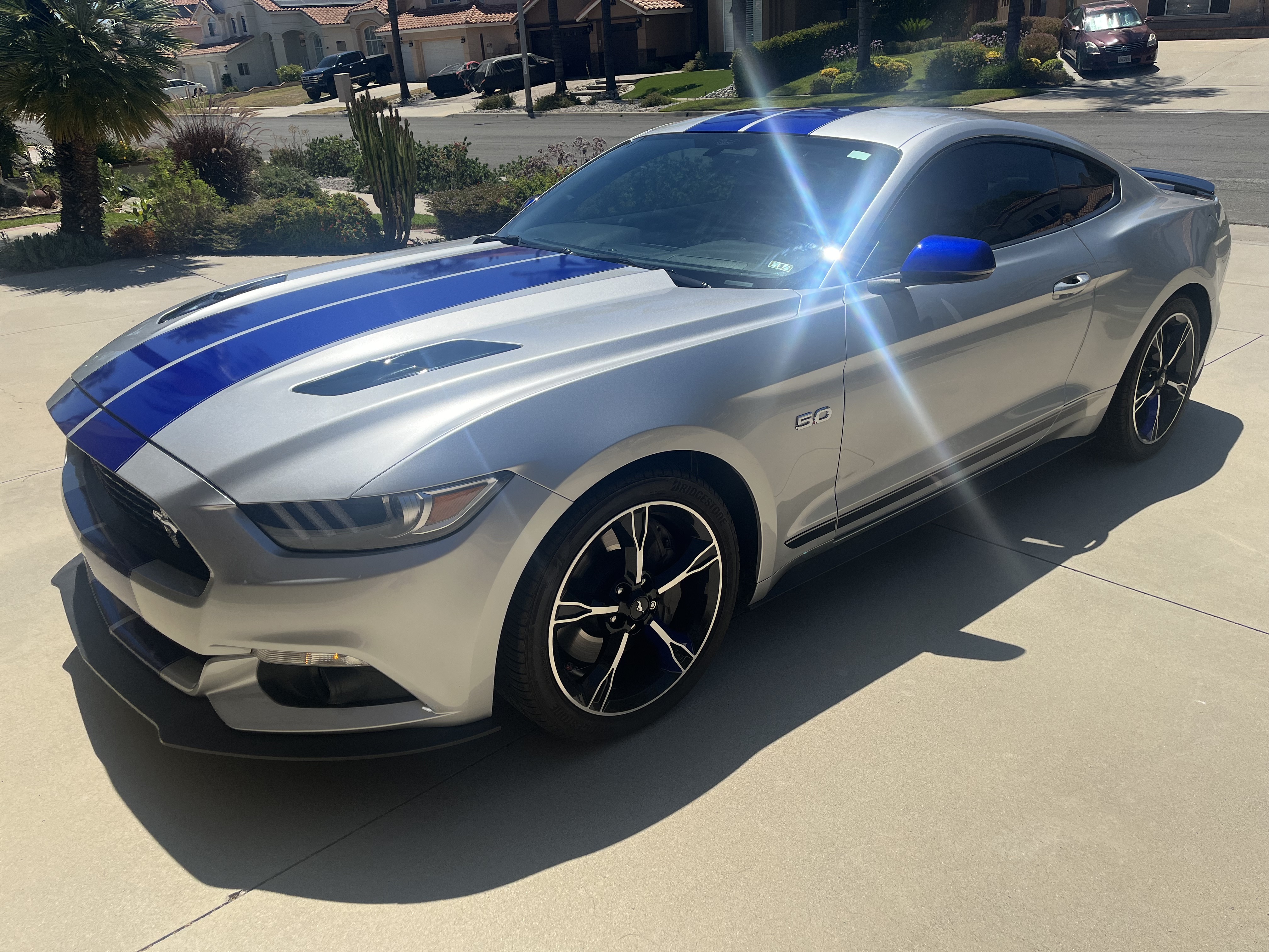 Used 2017 Ford Mustang GT Premium RWD image 1