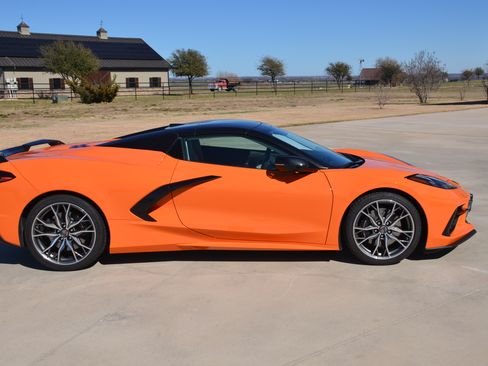 Used 2024 Chevrolet Corvette Stingray Premium Conv w/ Z51 Performance Package image 4