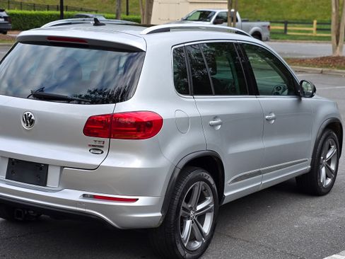 Used 2017 Volkswagen Tiguan Sport image 8