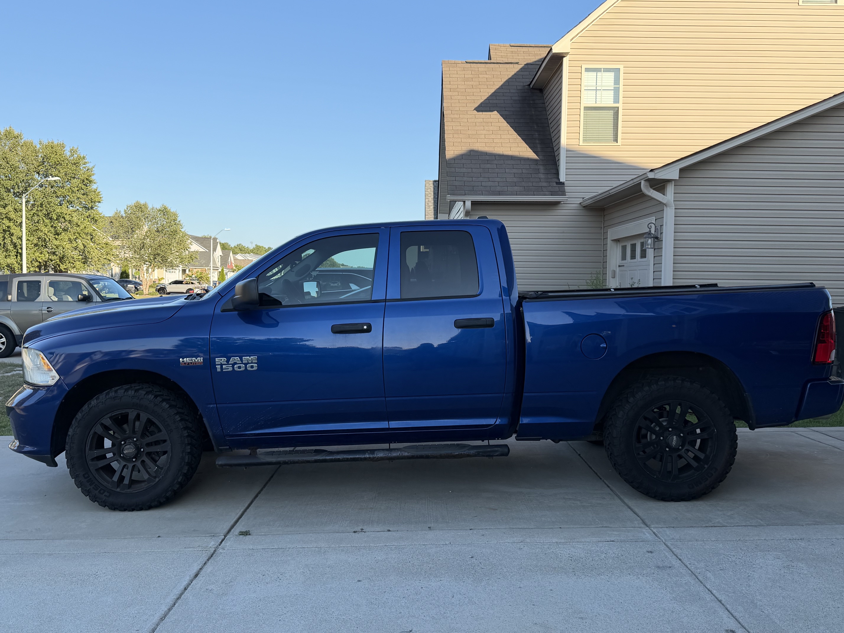 Used 2014 RAM 1500 Express AWD/4WD image 2