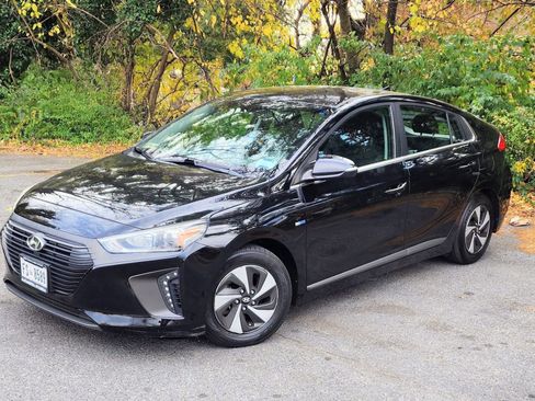 Used 2017 Hyundai Ioniq SEL image 6