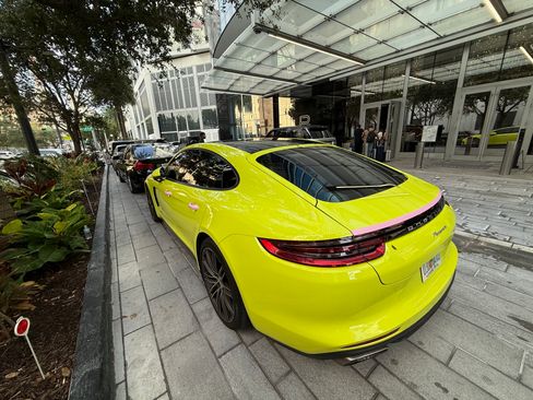 Used 2019 Porsche Panamera 4 image 6