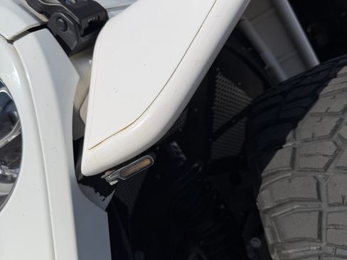 Used 2018 Jeep Wrangler Unlimited Rubicon image 2