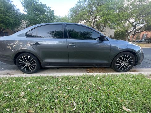Used 2015 Volkswagen Jetta Sport image 5