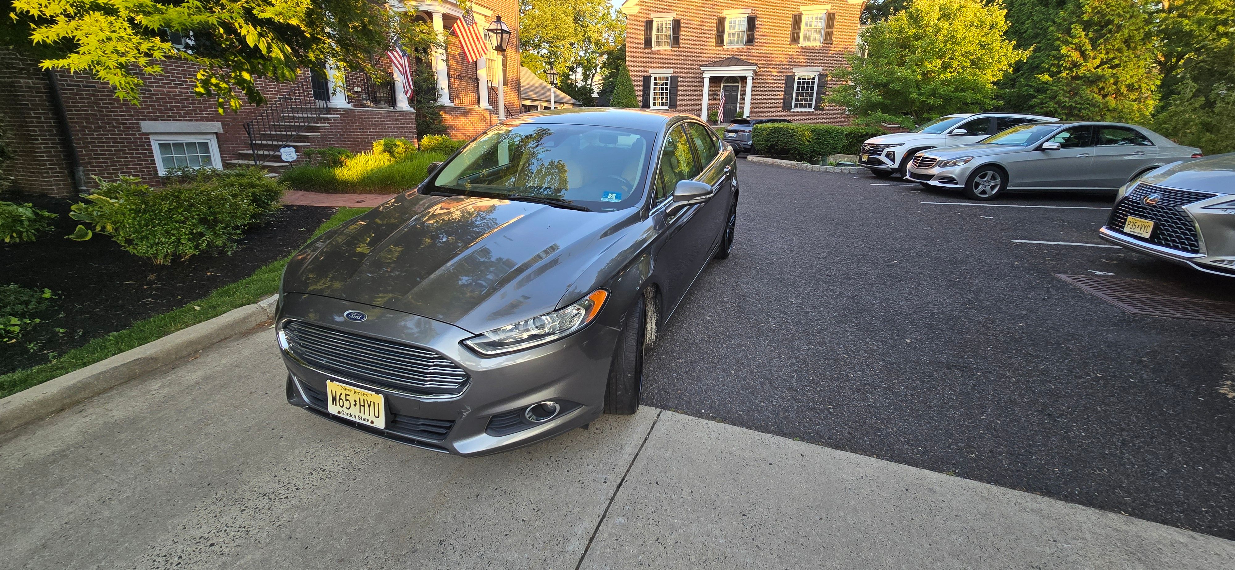 Used 2014 Ford Fusion SE w/ Equipment Group 202A FWD image 1