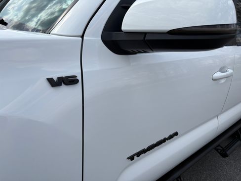 Used 2017 Toyota Tacoma TRD Sport image 5