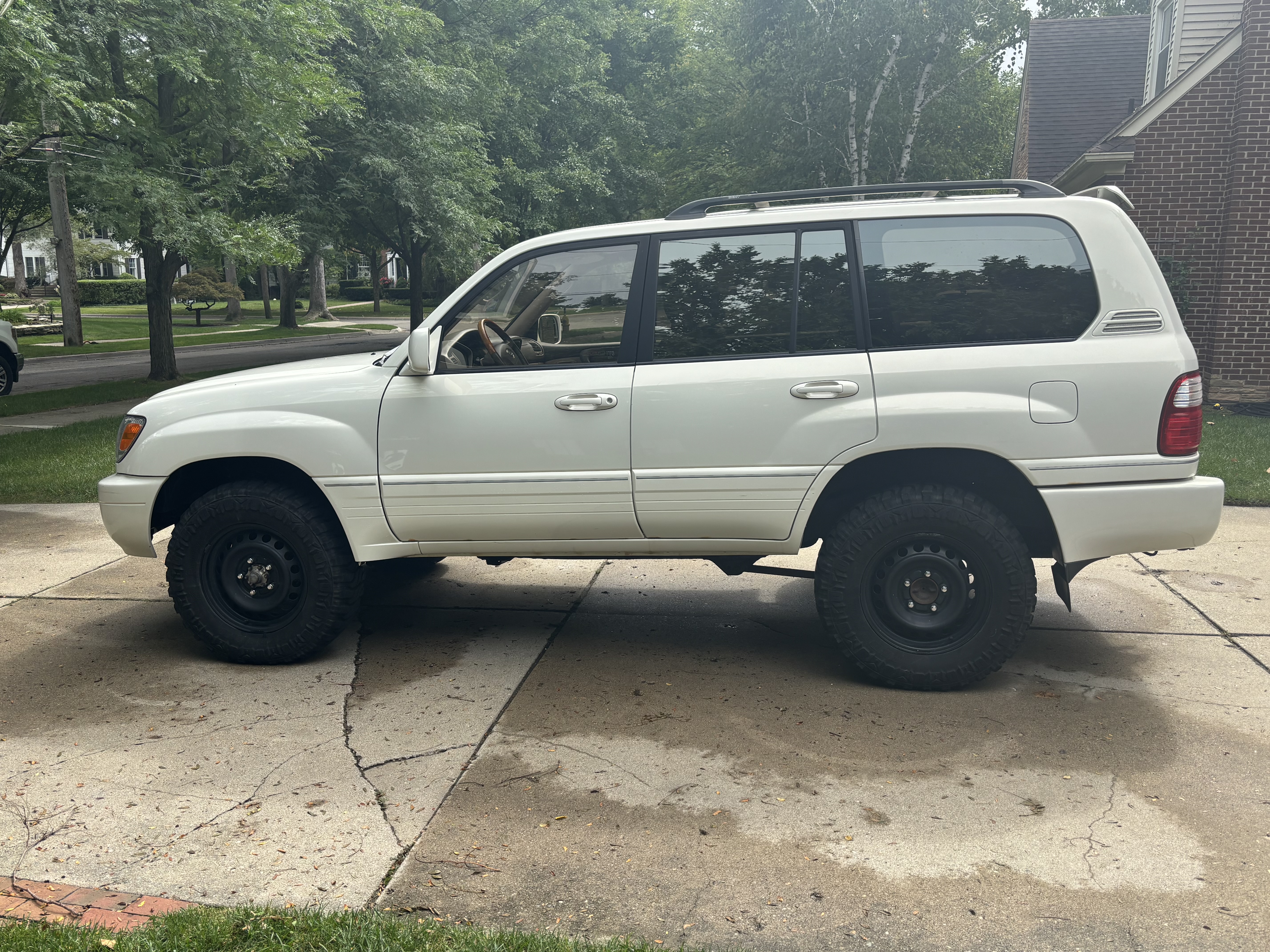 Used 2002 Lexus LX 470 4WD image 1