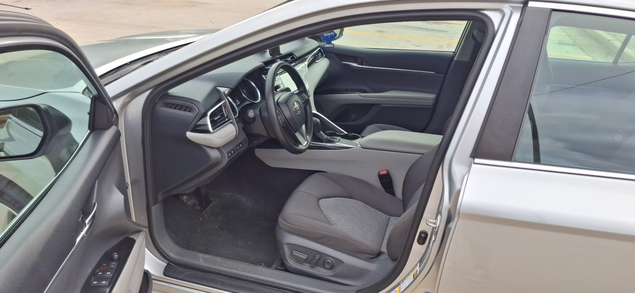 Used 2018 Toyota Camry LE FWD image 11