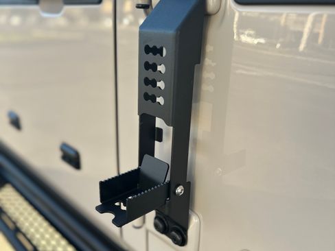 Used 2025 INEOS Grenadier image 11